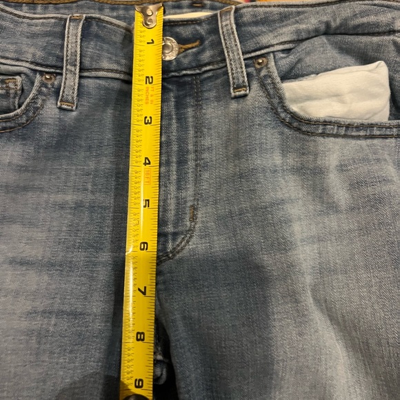 Levi's Classic Blue Jeans with Red Tag - Picture 5 of 6